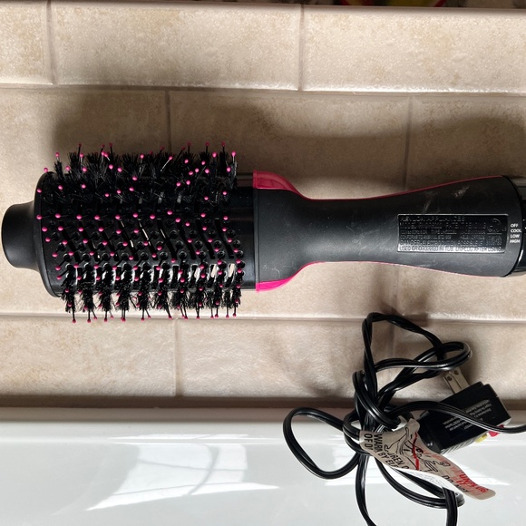 REVLON One Step Volumizer Hair Dryer and Styler | Less Frizz, More Shine - Picture 3 of 11